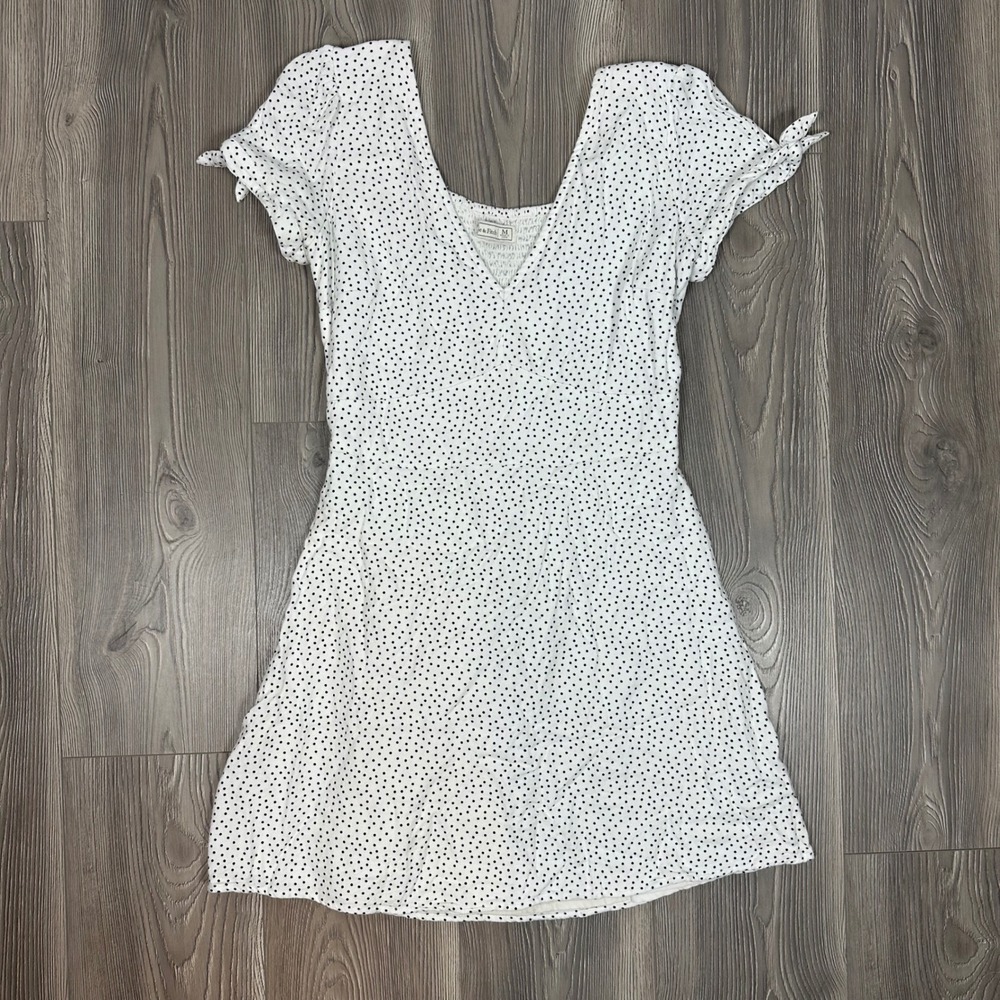 Abercrombie White and Black Polka Dot Dress - SIZE M V Neck Short Sleeve Summer